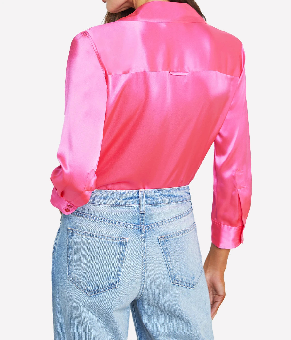 ALT text: Dani silk blouse with high-low hem and three-quarter sleeves in a relaxed silhouette