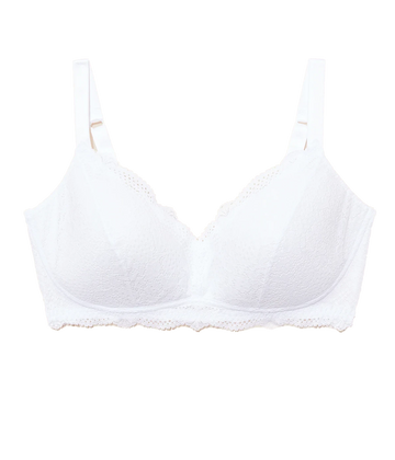  An everyday t-shirt bra, made from delicate scalloped lace, soft passing and full coverage smooth cups, hook and eye closure and adjustable straps, all in the perfect white shade. Curvy Bra, everyday lingerie, comfortable, made in Italy. 
