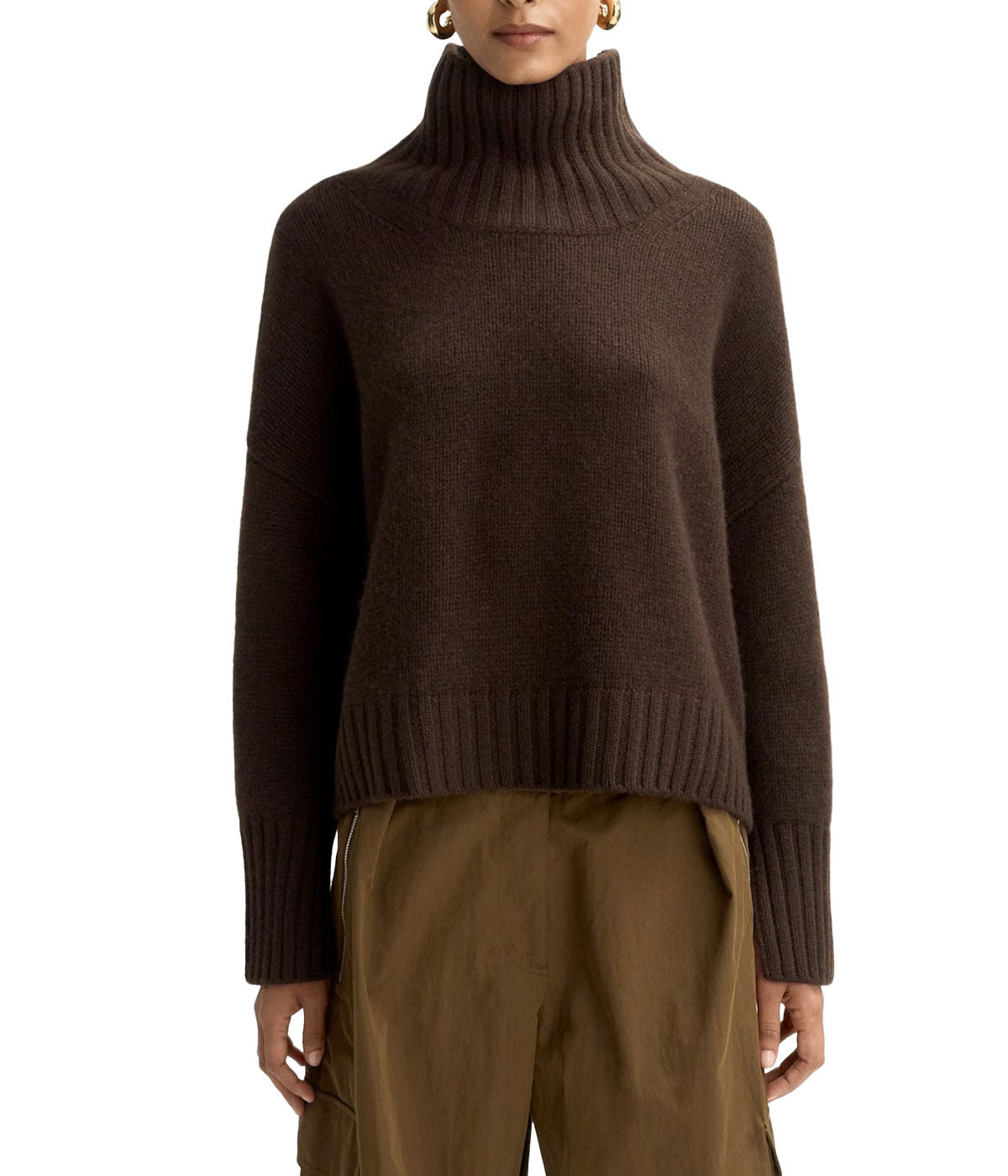 Girlfriend Turtle Neck in Mocha