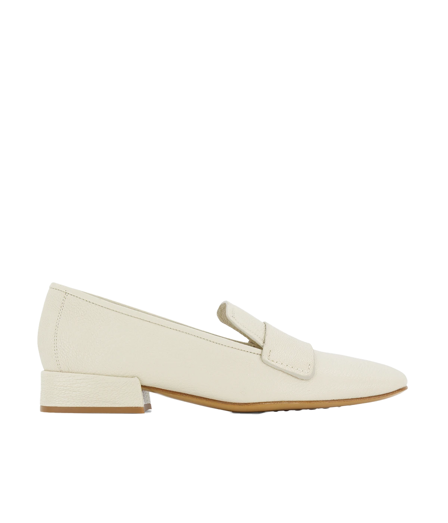 An ivory coloured loafer by Pedro Garcia from supple leather.
