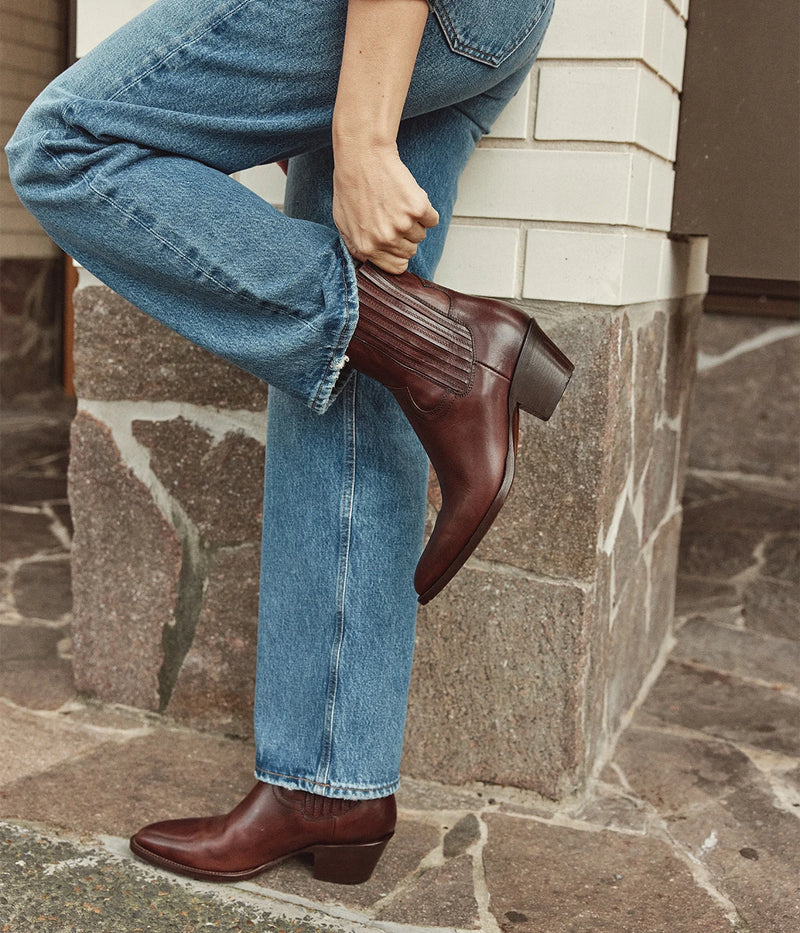 Annie Ankle Boot In Ebony
