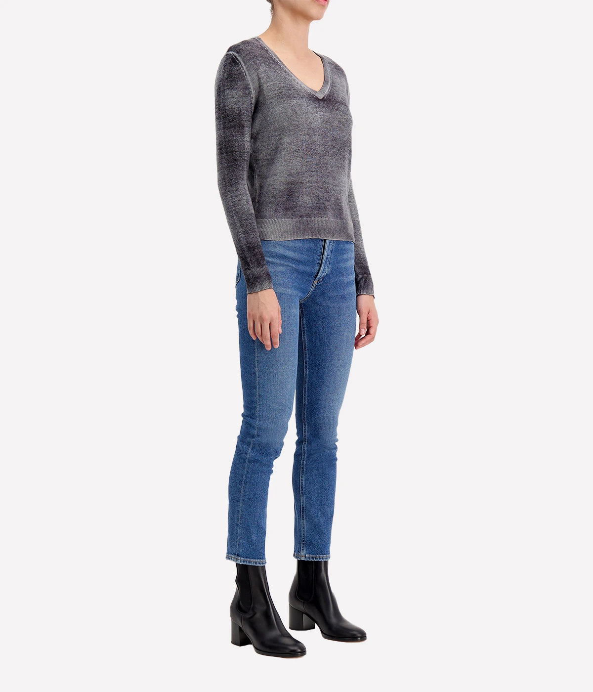 Light Cashmere Fitted V Neck Pullover in Huskey