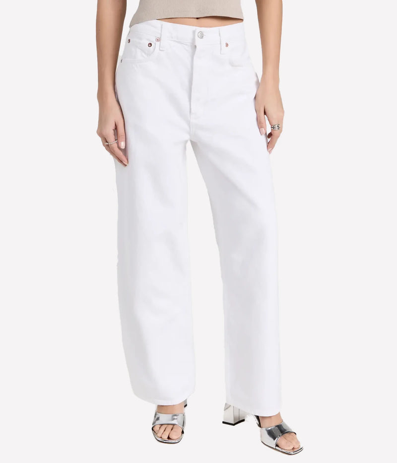 ALT text for images: Low slung, relaxed fit baggy jeans in organic cotton, with a baggy straight leg and low waist.