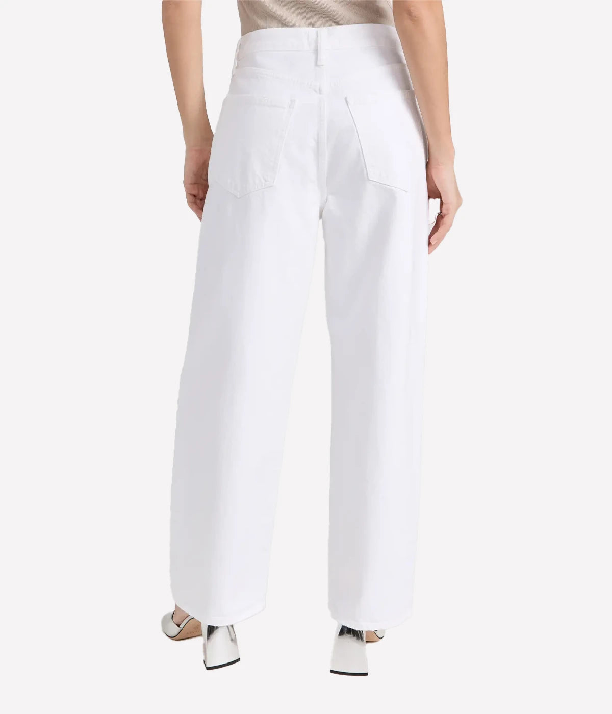 ALT text for images: Low slung, relaxed fit baggy jeans in organic cotton, with a baggy straight leg and low waist.
