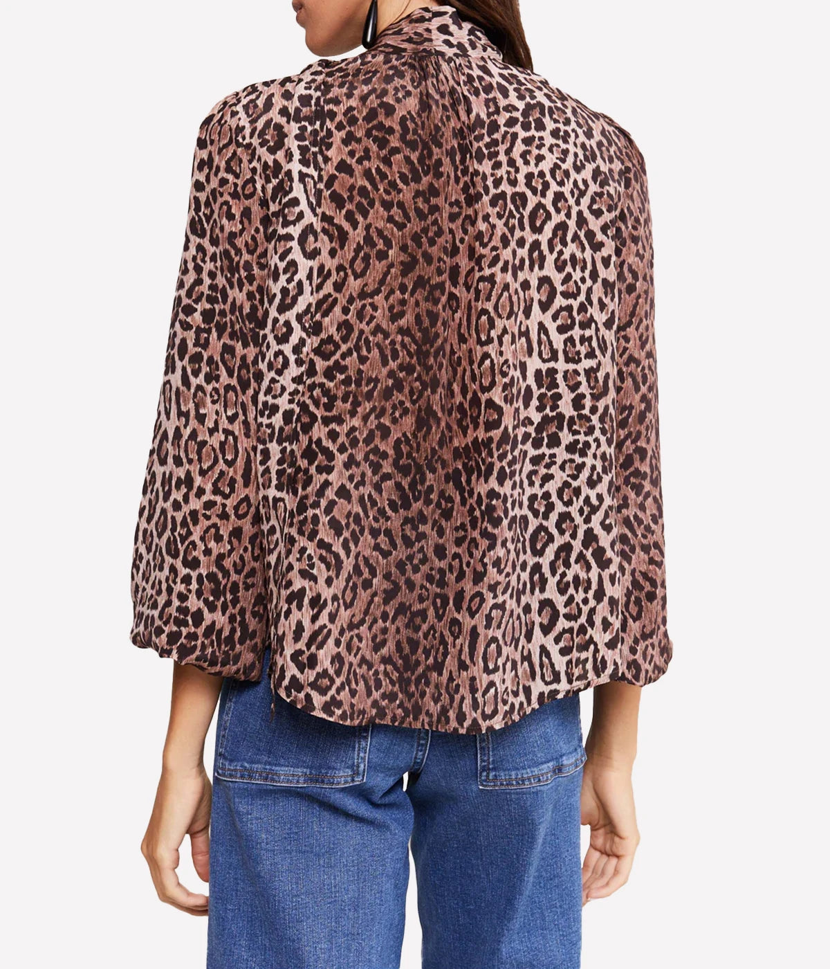 Your go to top, Rixo’s blouse inspired by supermodel Kate Moss, this Silk crepe de Chine   Is a crowd pleaser. Wear with a skirt, pants or jeans, this seventies inspired silk leopard print top will be a go to closet item.  