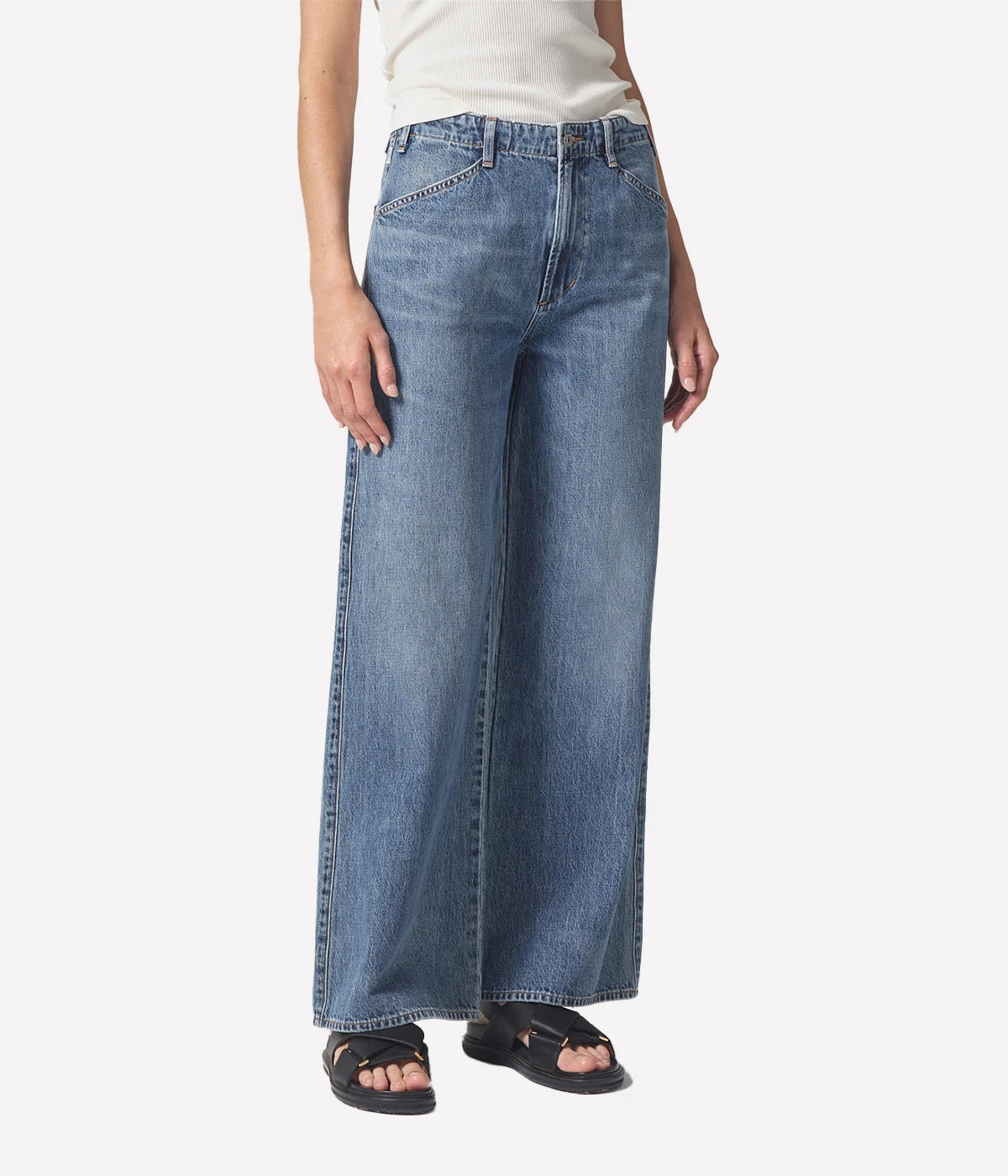 High-waisted wide-leg utility trousers in 100% regenerative cotton with a zip fly and a modern, voluminous fit.