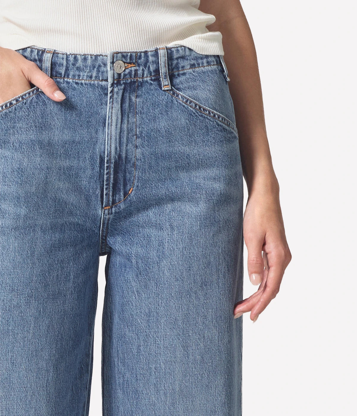 High-waisted wide-leg utility trousers in 100% regenerative cotton with a zip fly and a modern, voluminous fit.