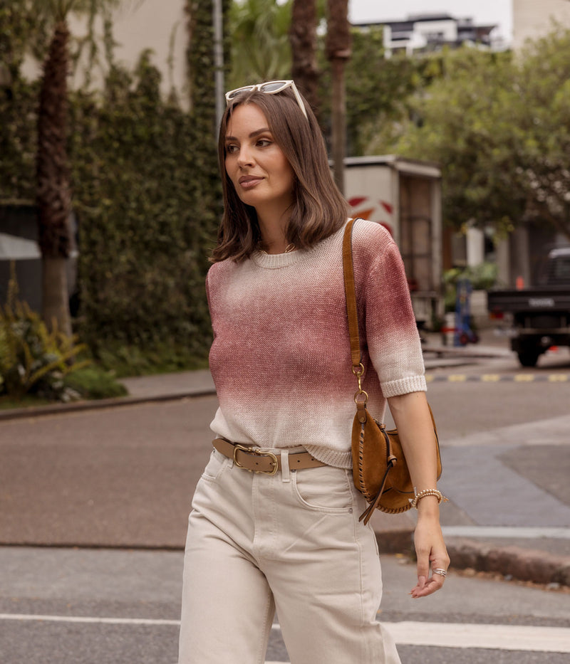 Cropped women’s knit tee by Avant Toi in ombré moscato tones, featuring a relaxed fit, short sleeves, and lightweight 100% linen fabric. Made in Italy.