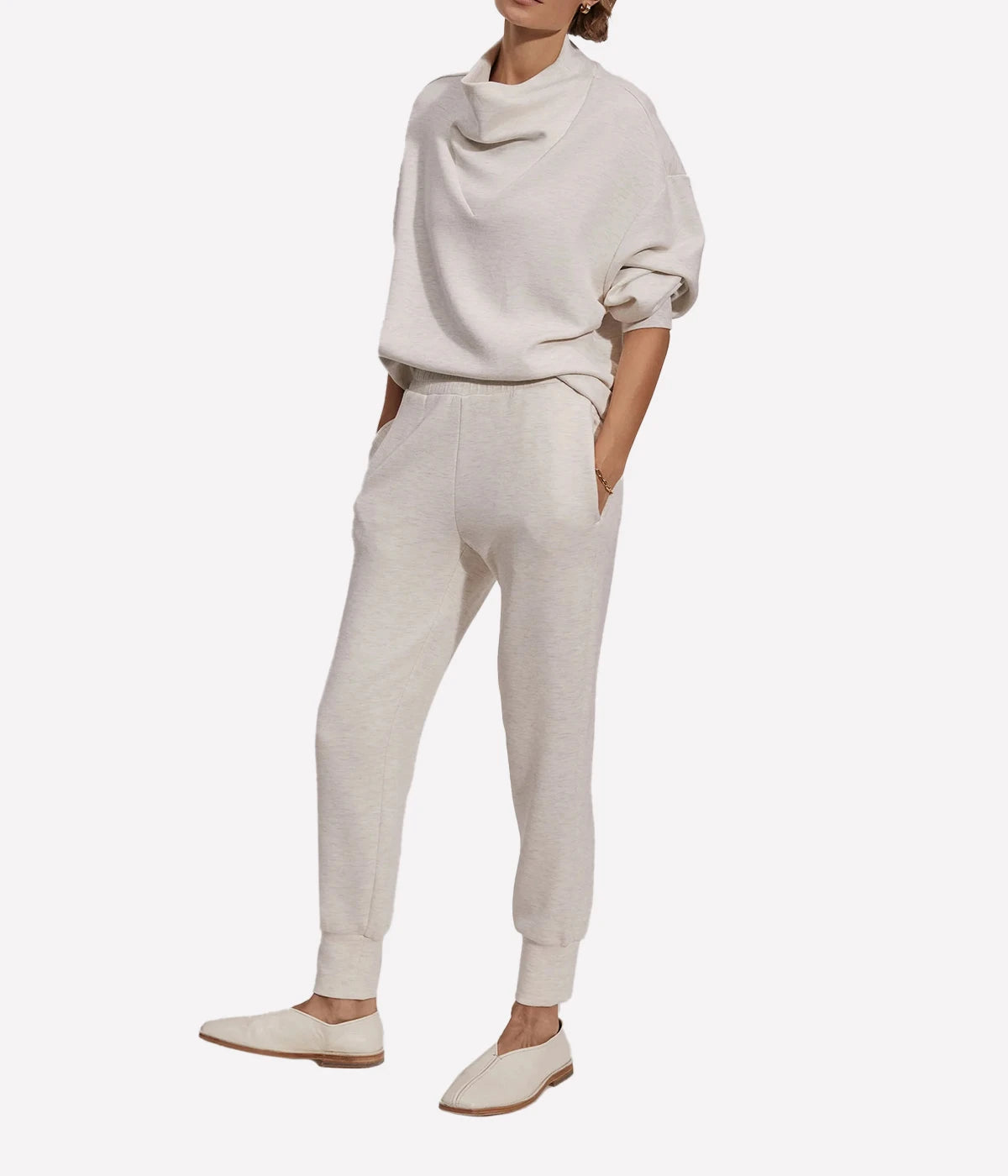 Side slant pockets and back welt pockets provide both style and practicality, while the tapered leg and tailored silhouette elevate their laid-back vibe. 