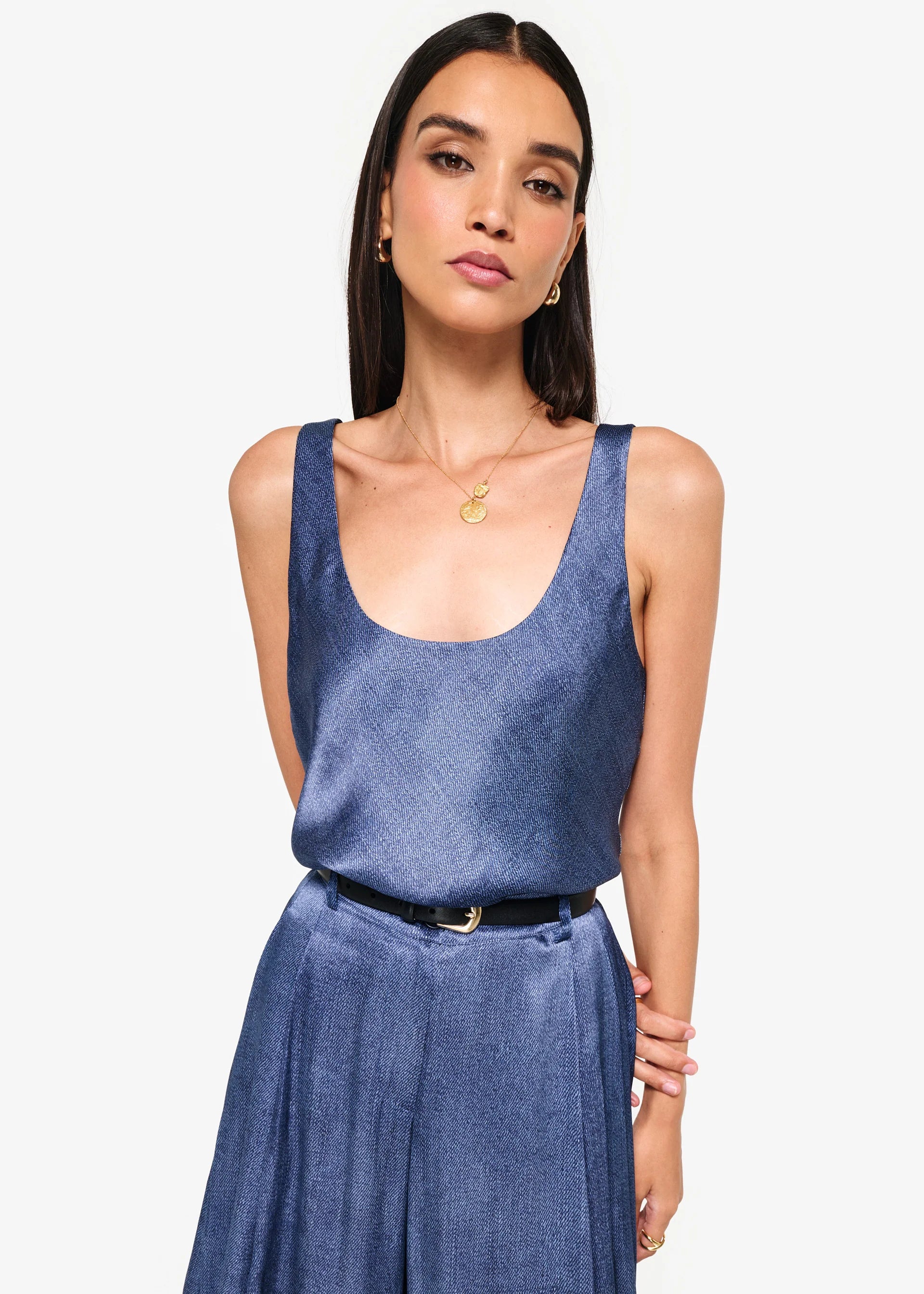 Andressa Cami ihn Raw Denim