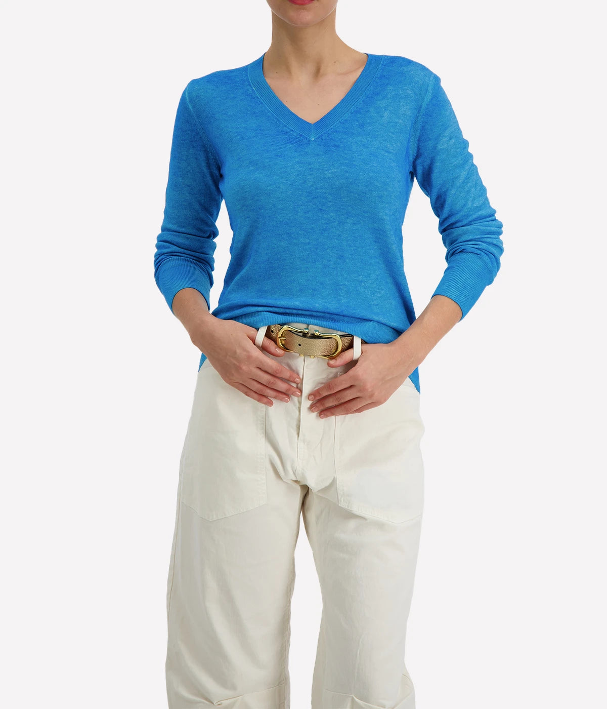 Bright blue V-Neck wool & cashmere lightweight long sleeve blend pullover by Avant Toi.