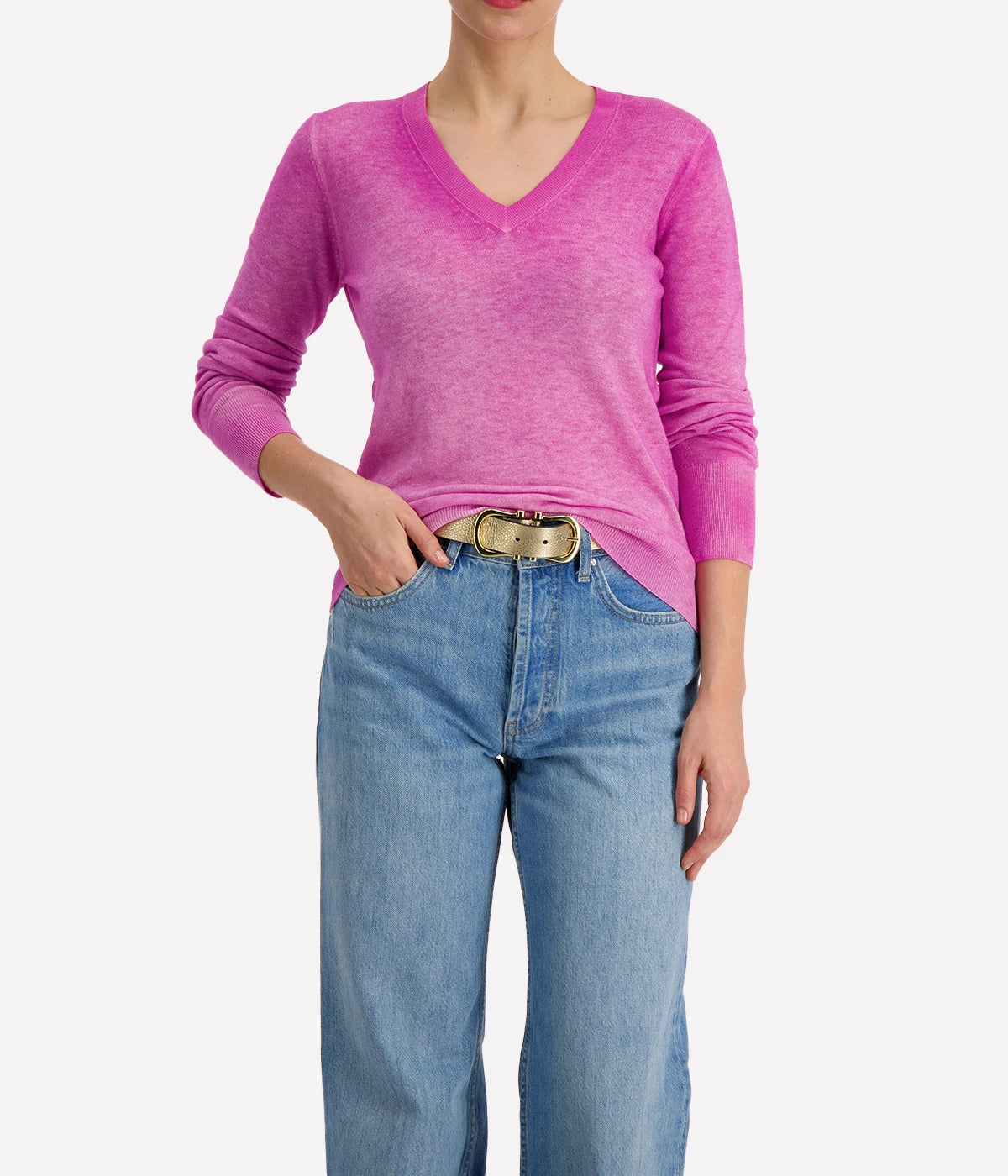 Bright pink V-Neck wool & cashmere lightweight long sleeve blend pullover by Avant Toi.
