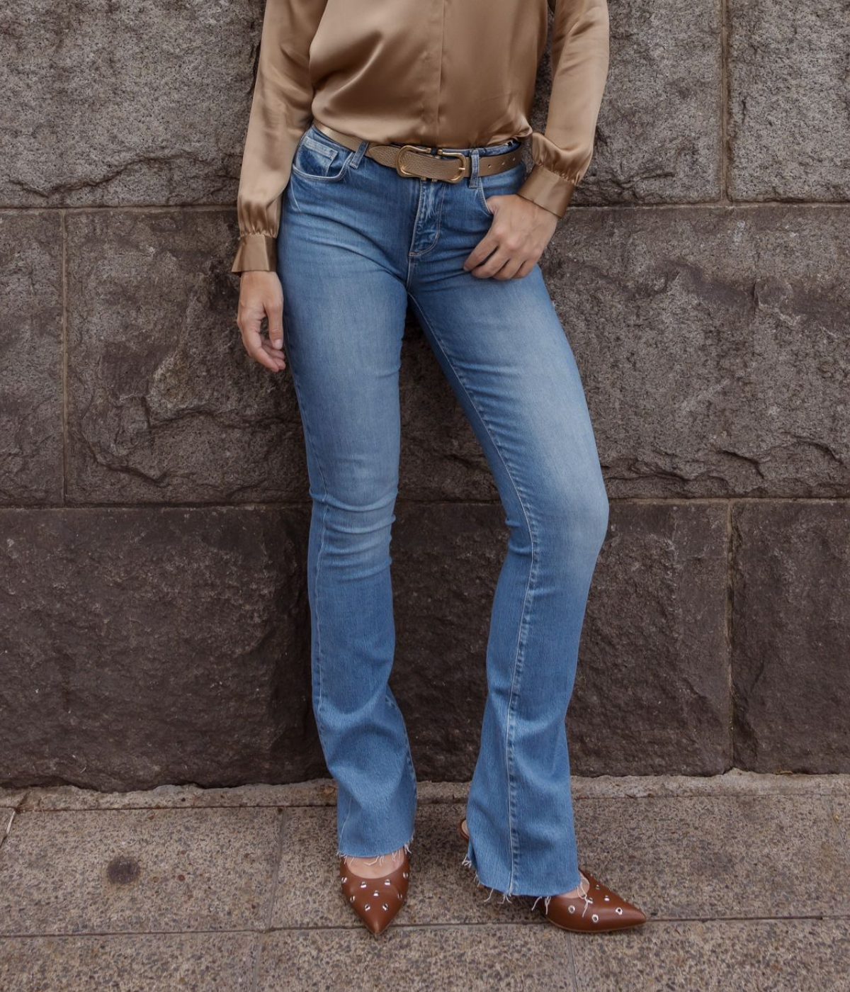 Ruth H/R Straight Leg Jean in KONA