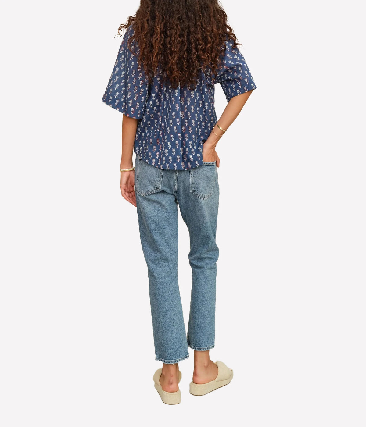 Back view of the M.A.B.E Ari print top in Indigo, worn with light blue jeans.