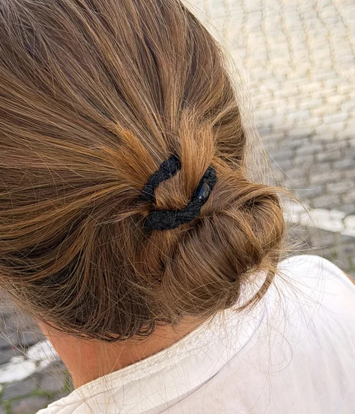 KKNEKKI Original Hair Tie in Black Glitter - photo of black sparkle hair tie in brunette hair