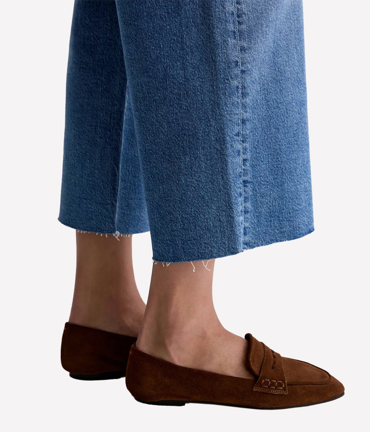 AG Jeans Saige Wide Leg Crop in 17 Years Duet, close-up of raw cropped hem