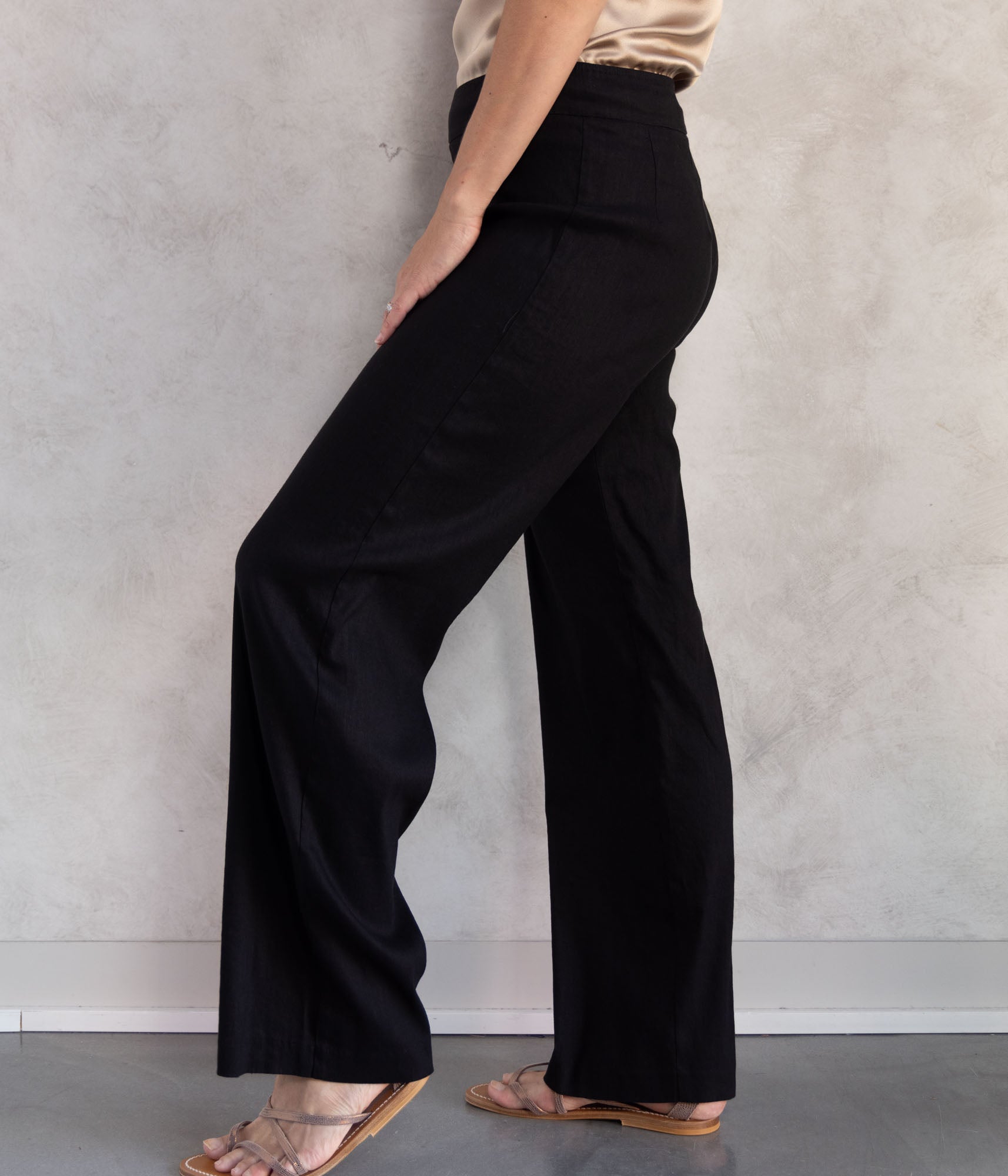 Flavia Linen Pants in Black