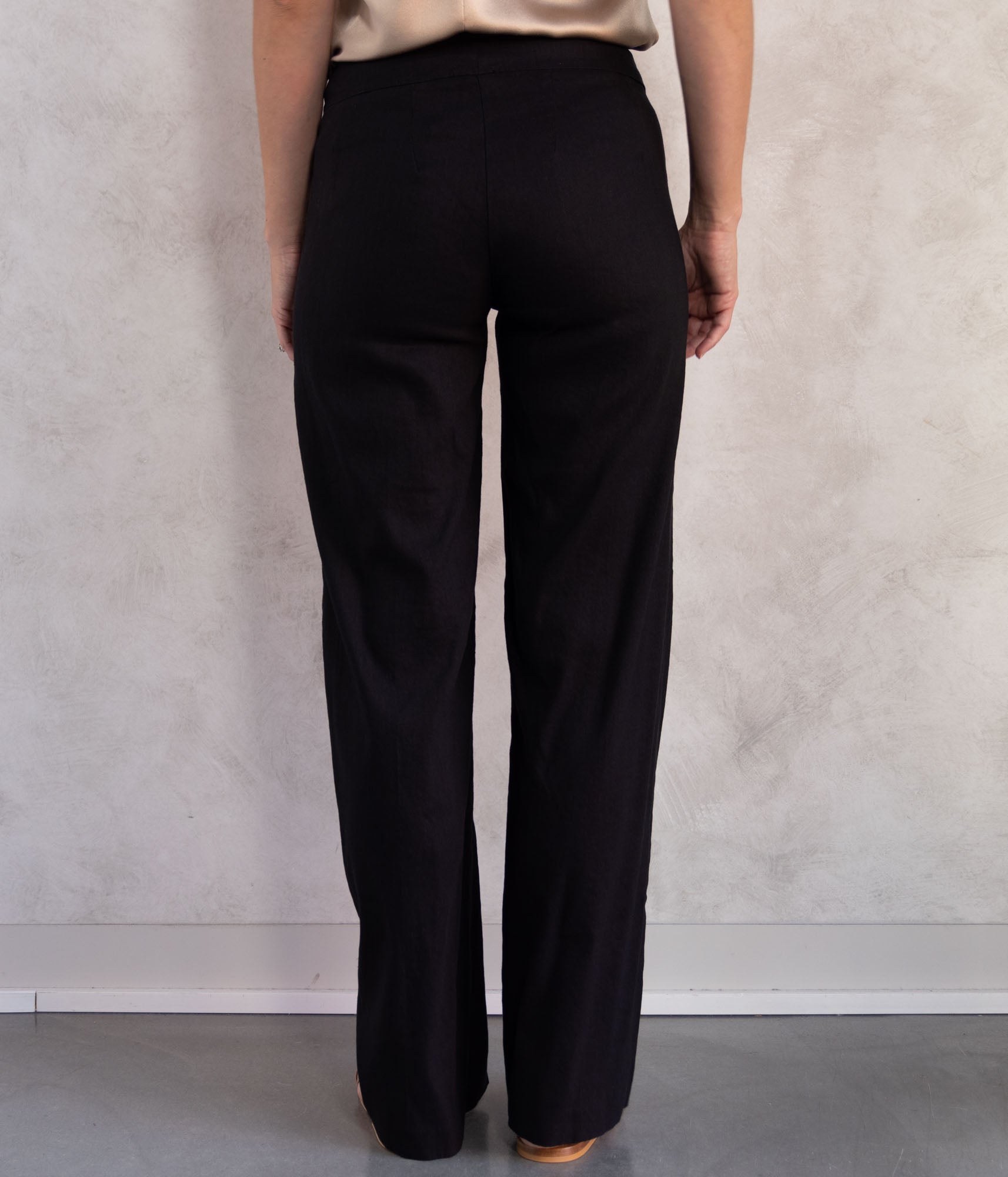 Flavia Linen Pants in Black