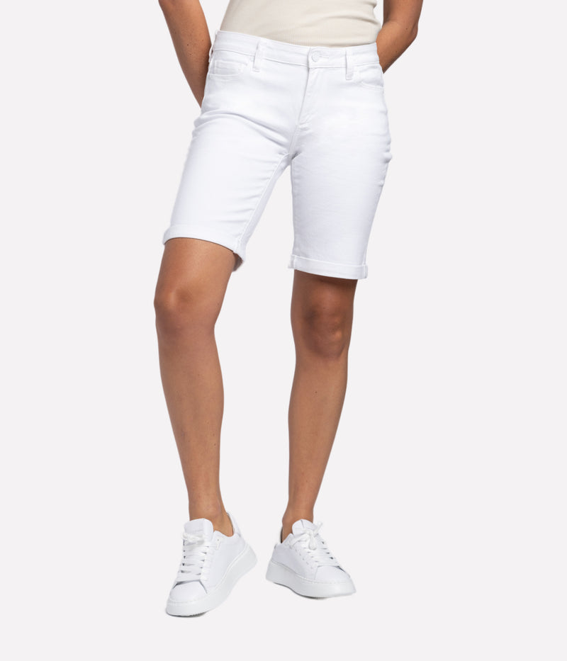 Jax Knee Short in Crisp White