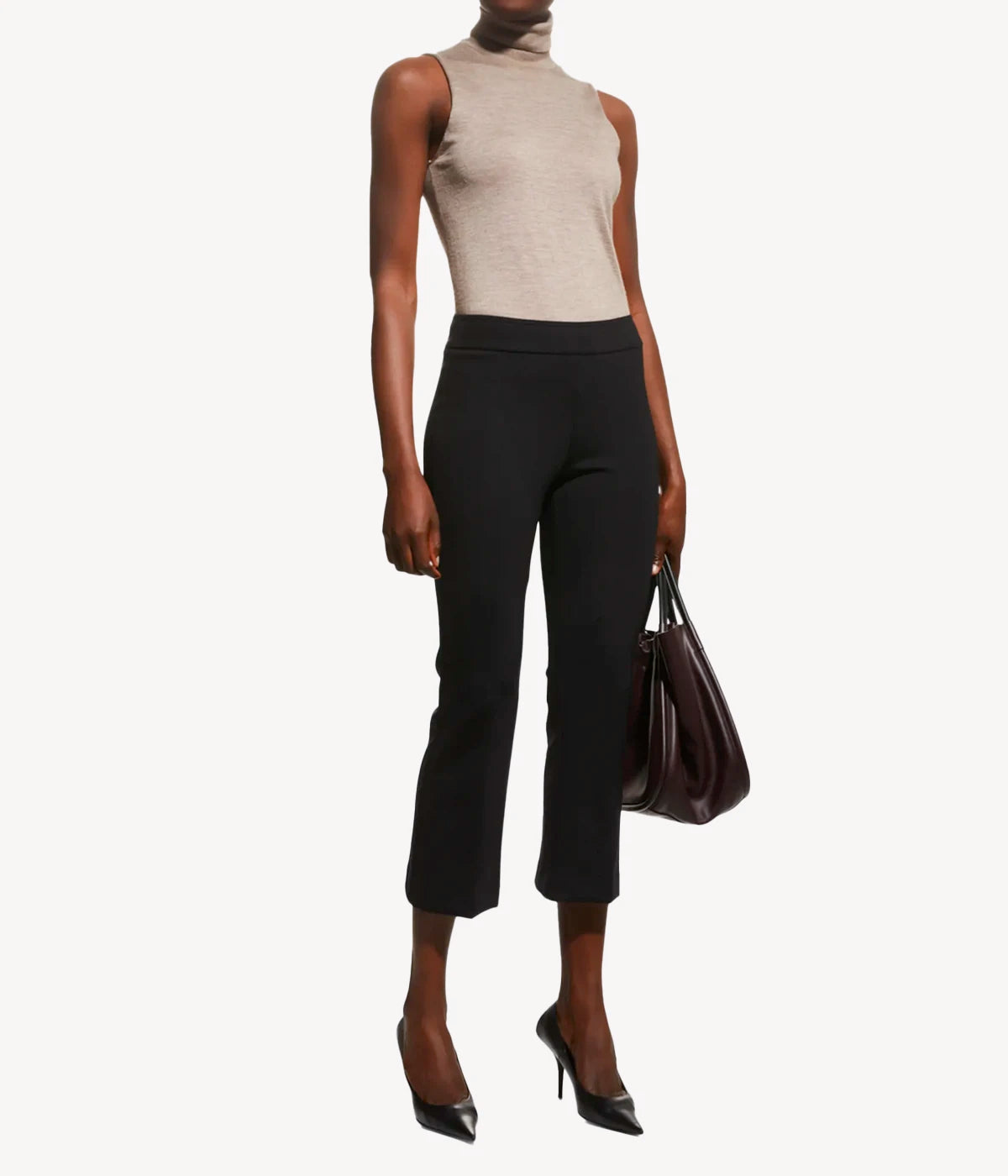 The Leo Freedom Flare in smooth stretch black offers comfort and modern style, with a mid-rise waist, elasticised waistband and cropped fit.