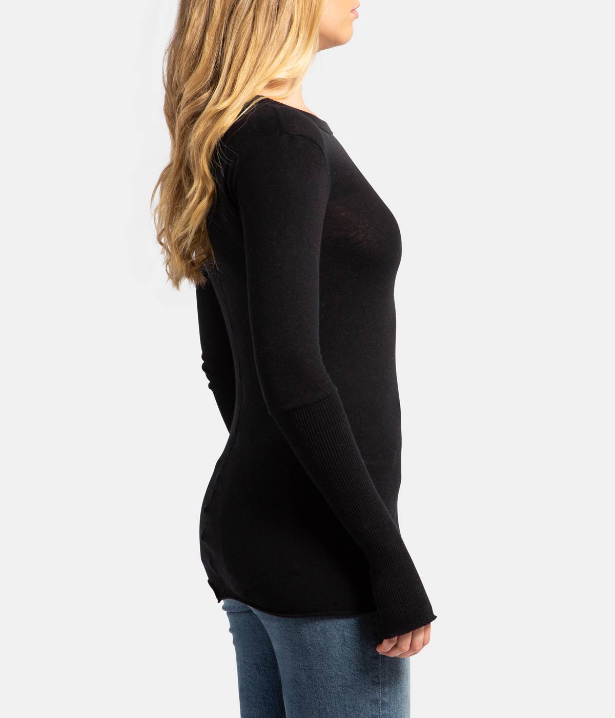 Cashmere Crew Neck Fitted Long Sleeve Top in Black