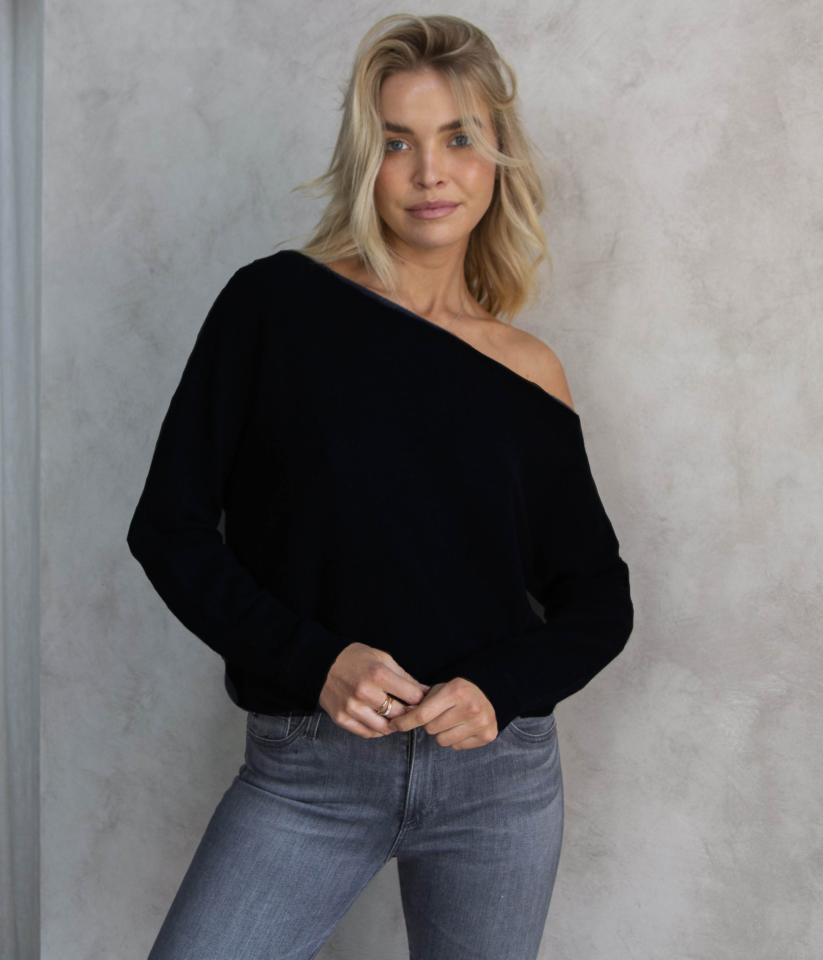 Off the Shoulder Top in Black